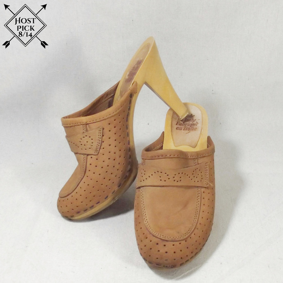 Vintage Shoes - VINTAGE 70s Camel Tan High Heel Leather Clogs 6